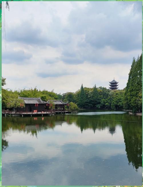 探秘成都棠湖公园：自然与文化的完美交融